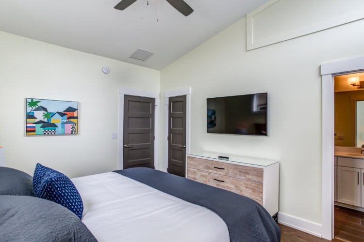 1st Floor King with Private Bath