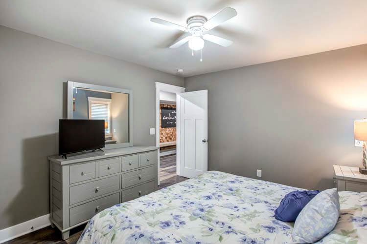 Ground Floor King with Private Bath (2)