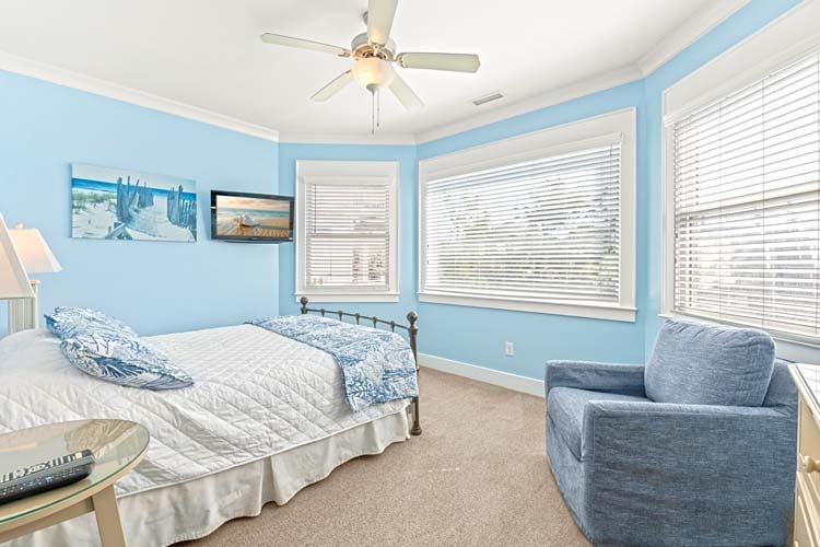 Ground Floor Queen with Private Bath