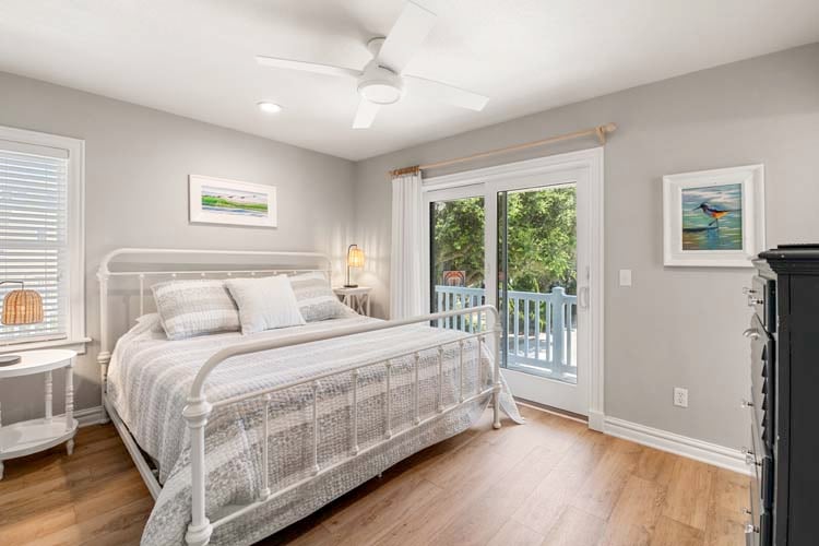 1st Floor King with Private Bath