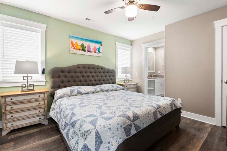 1st Floor King with Private Bath (16)