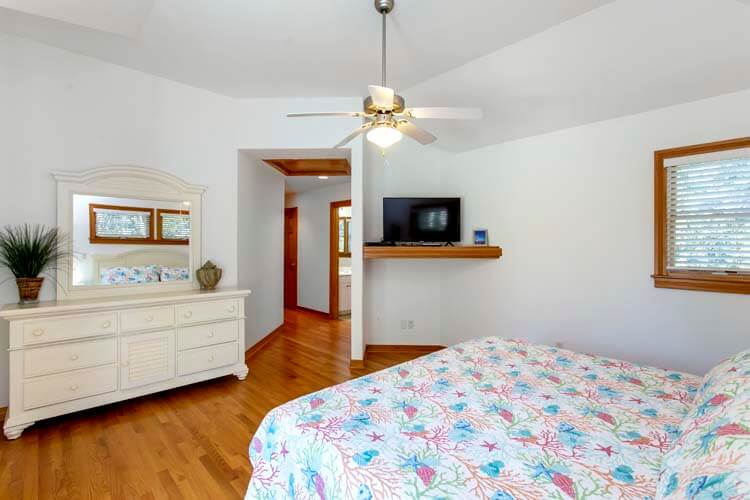 2nd Floor King with Private Bath