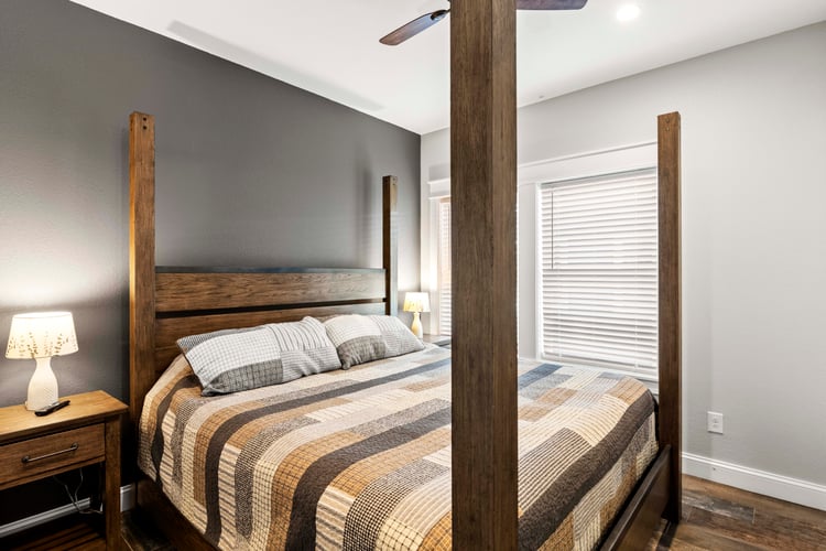 1st Floor King with Private Bath (12)