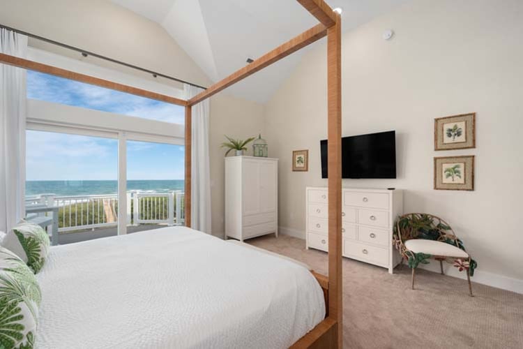 2nd Floor King with Private Bath (1)