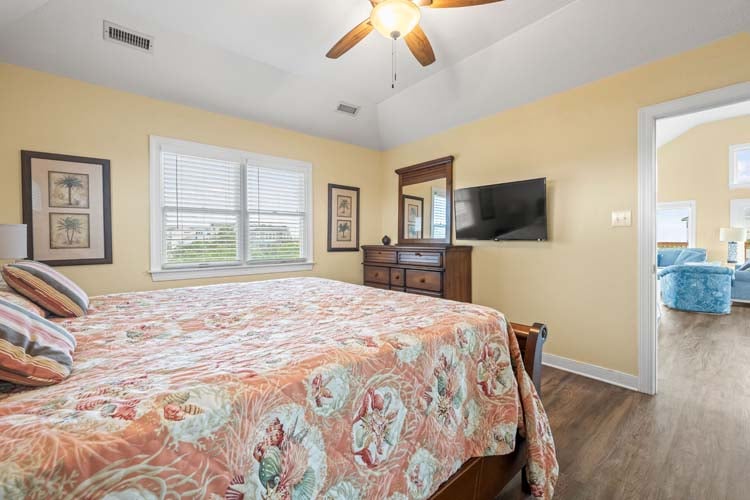 2nd Floor King with Private Bath