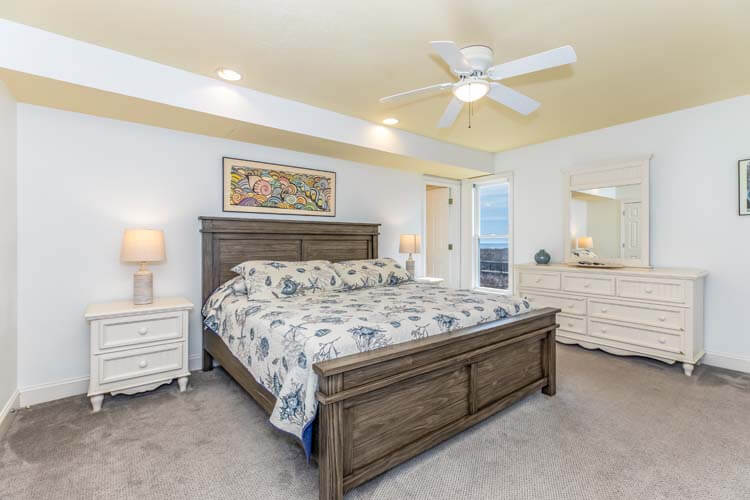 1st Floor King with Private Bath