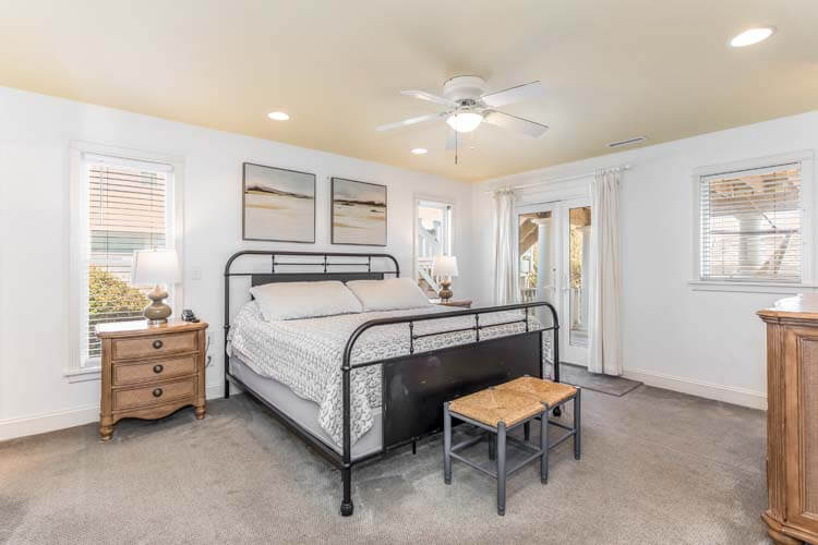 1st Floor King with Private Bath