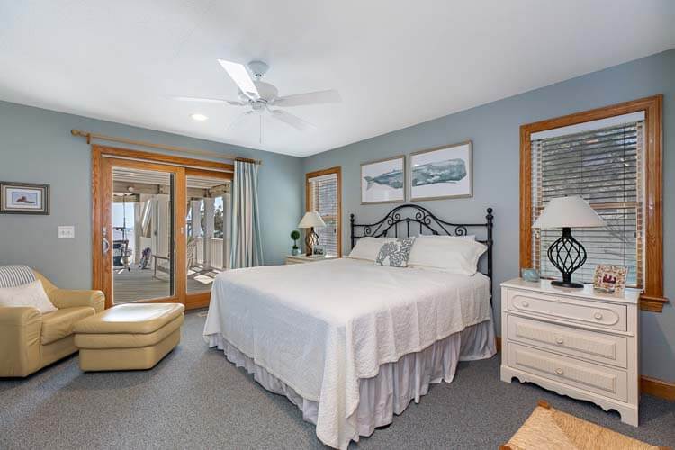 1st Floor King with Private Bath