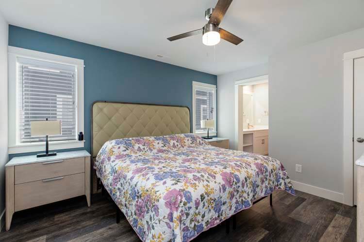 1st Floor King with Private Bath