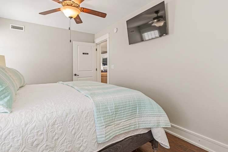 2nd Floor King with Private Bath