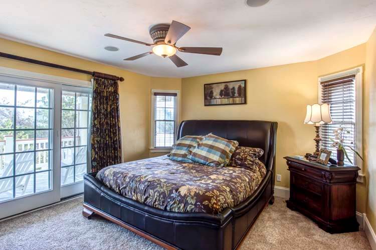 1st Floor King with Private Bath