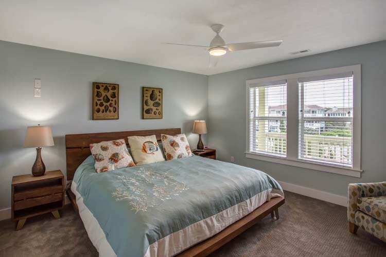 1st Floor King with Private Bath