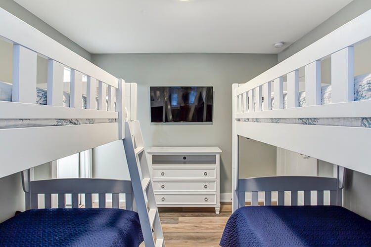 1st Floor Twin Bunks with Private Bath