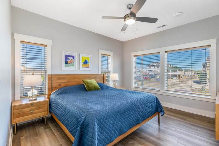 1st Floor King with Private Bath