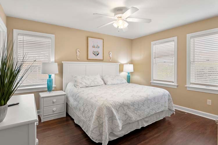 1st Floor King with Private Bath
