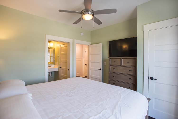 1st Floor King with Shared Bath