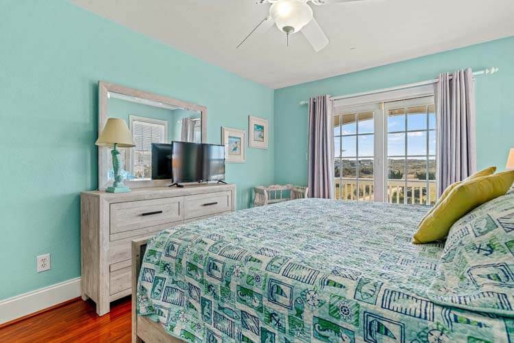 1st Floor King with Private Bath (Sunshine)