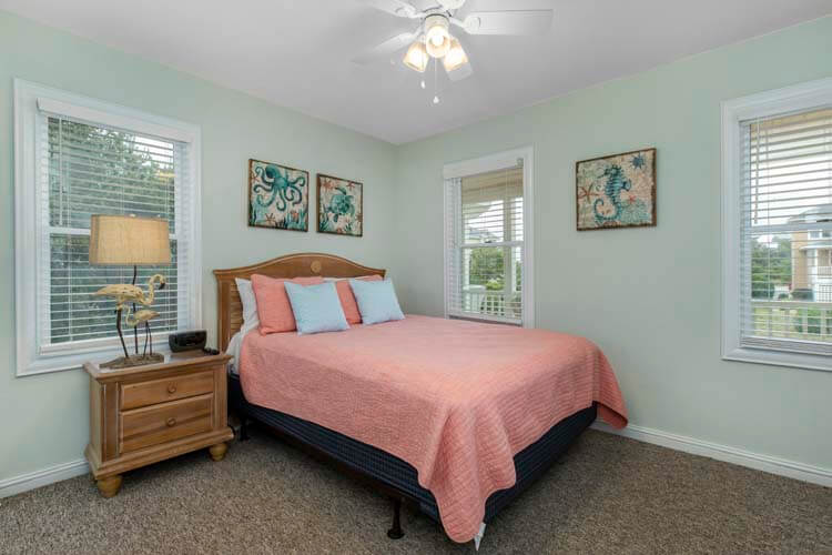 1st Floor Queen with Private Bath