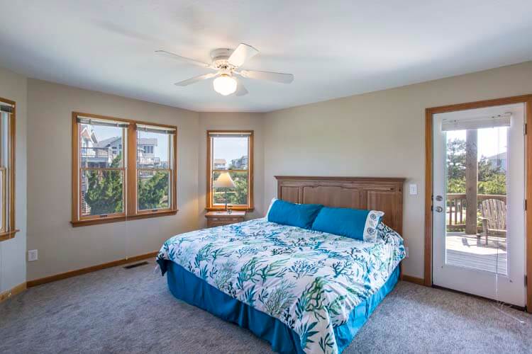 1st Floor King with Private Bath