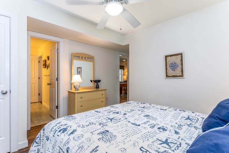 Ground Floor Queen with Shared Bath