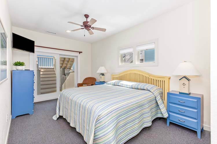 1st Floor King with Private Bath