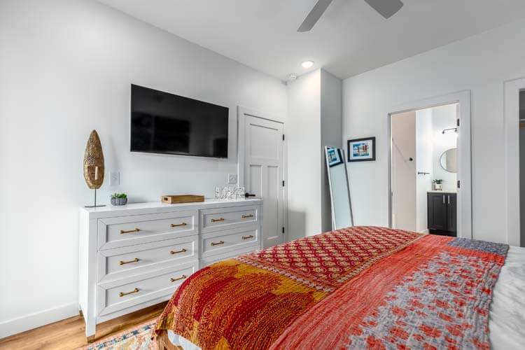 1st Floor King with Private Bath