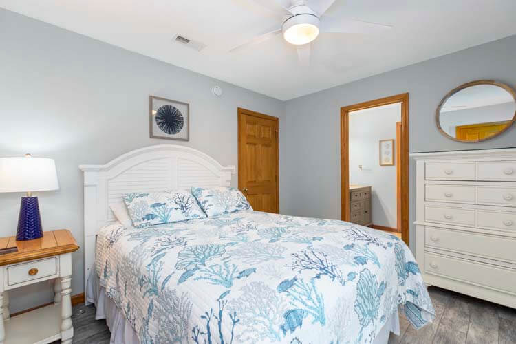 Ground Floor Queen with Private Bath