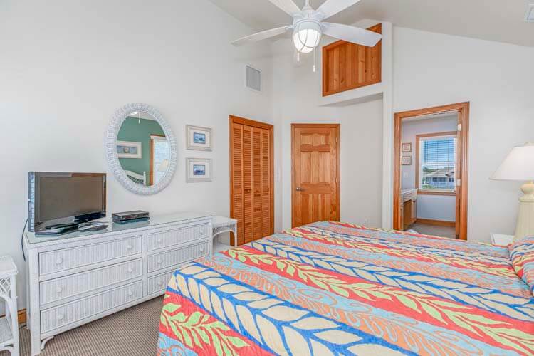 2nd Floor King with Private Bath