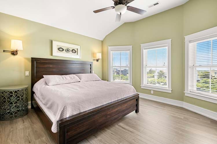 2nd Floor King with Private Bath