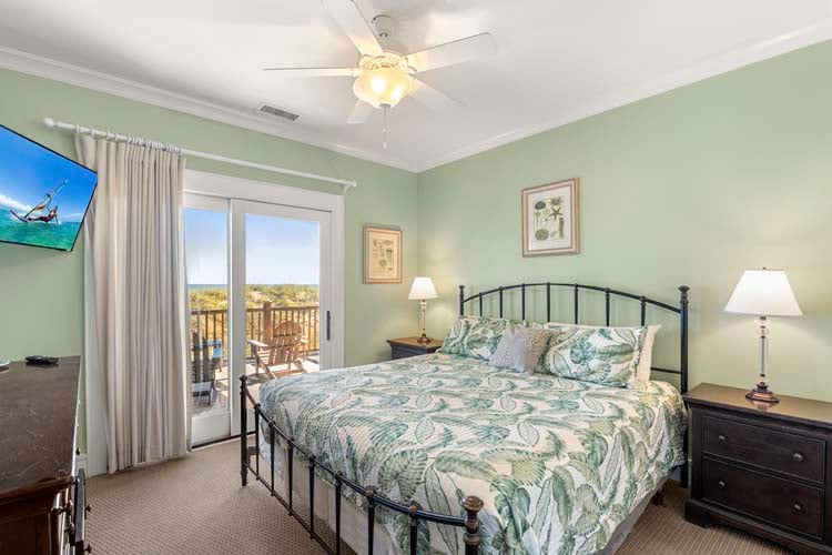 1st Floor King with Private Bath