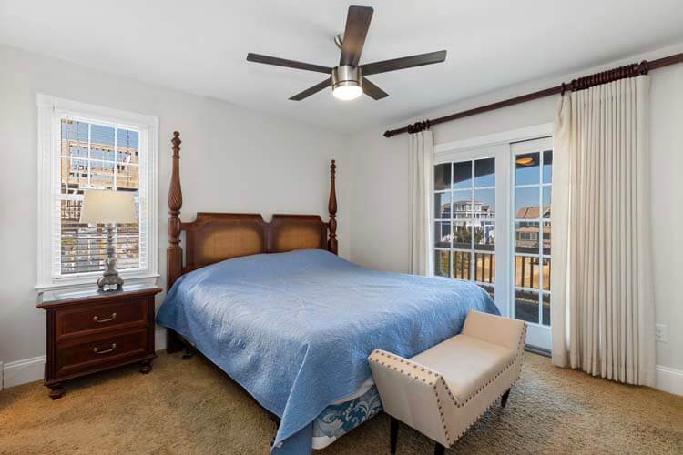 1st Floor King with Private Bath