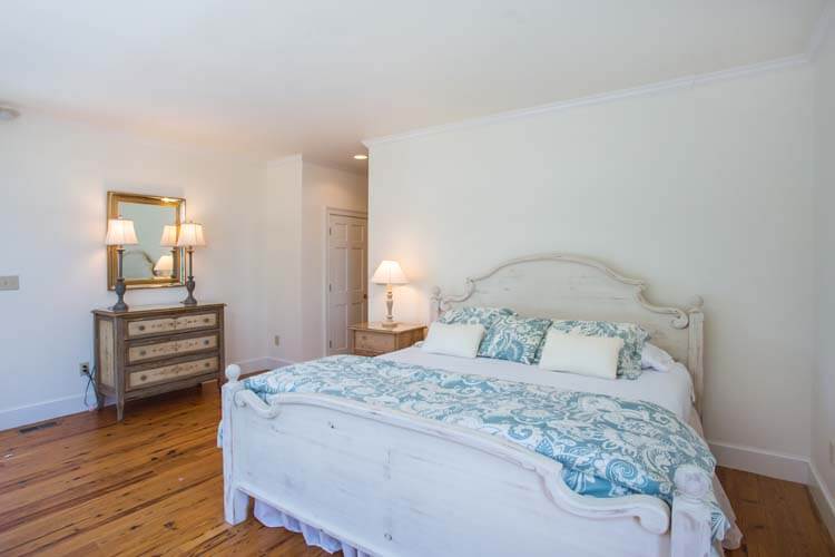 1st Floor King with Private Bath