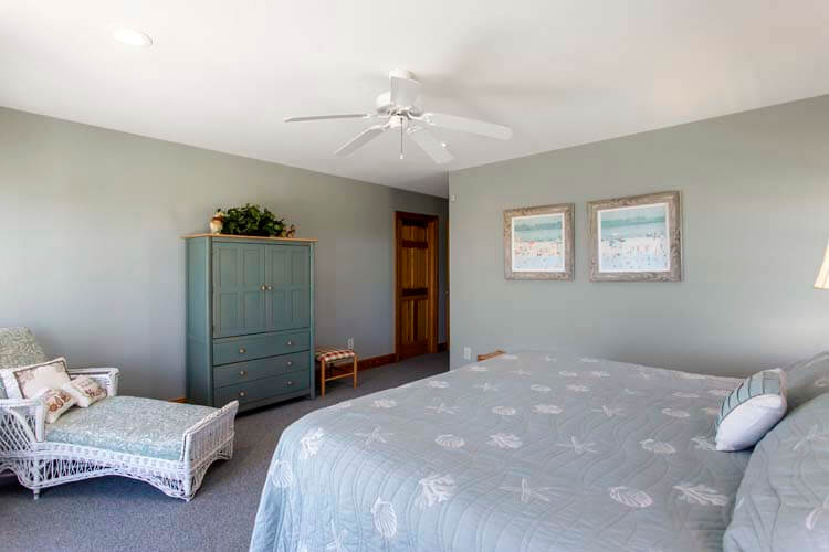 1st Floor King with Private Bath