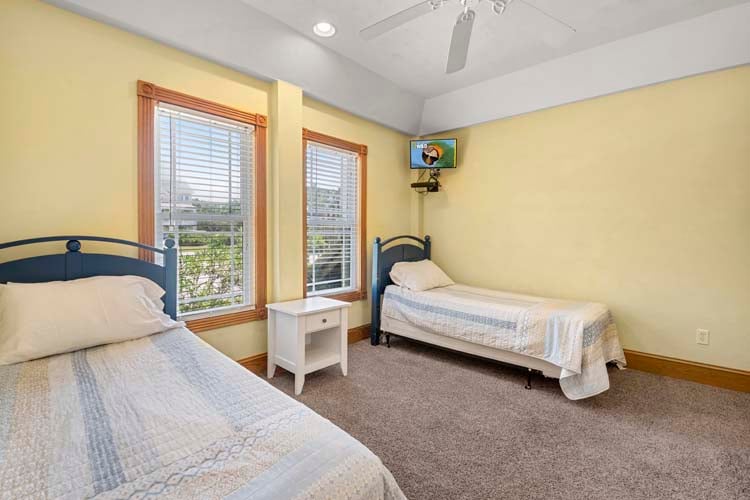 Ground Floor Twins with Private Bath