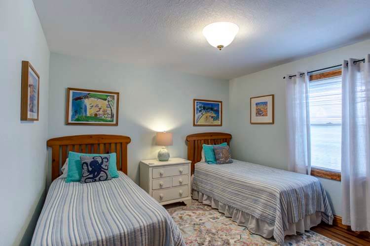 1st Floor Twins Bedroom