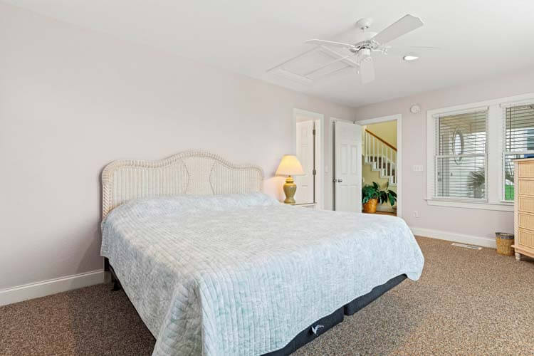 1st Floor King with Private Bath