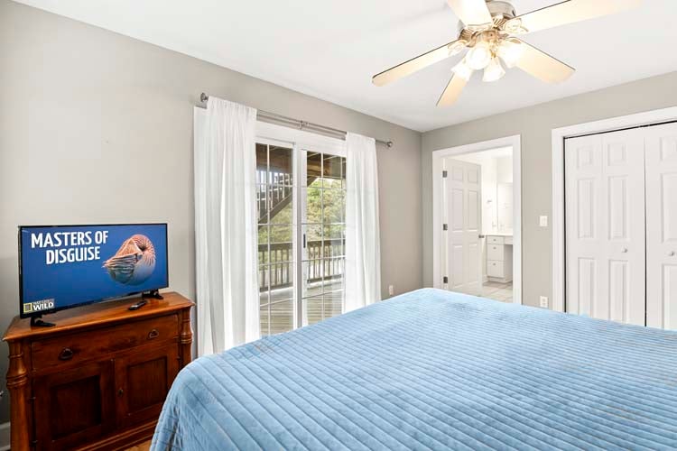 1st Floor Queen with Private Bath