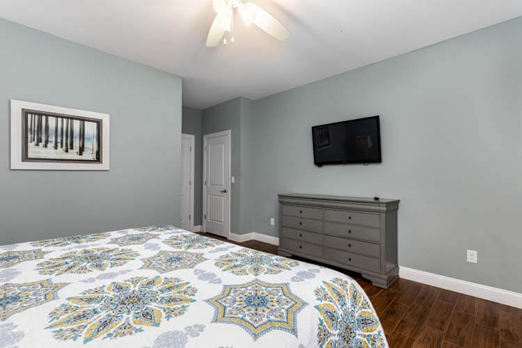 1st Floor King with Private Bath (8)