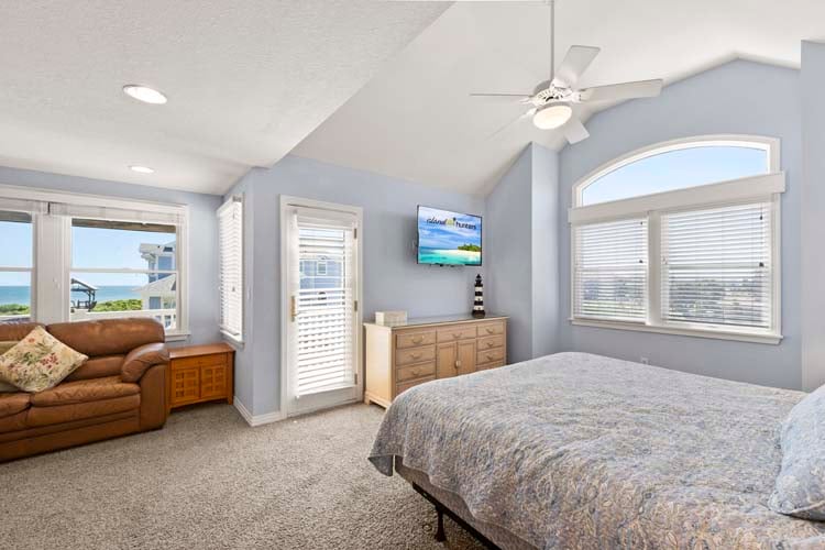 2nd Floor King with Private Bath