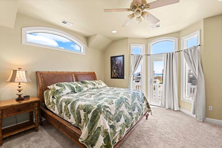 2nd Floor King with Private Bath