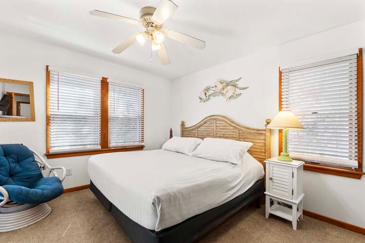 1st Floor King with Private Bath