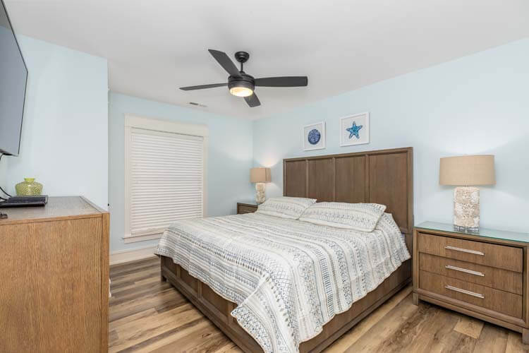 2nd Floor King with Private Bath