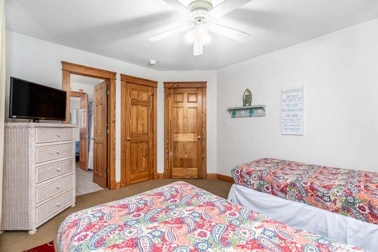 1st Floor Twins with Shared Bath