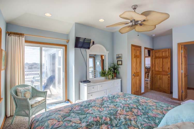 2nd Floor King with Private Bath