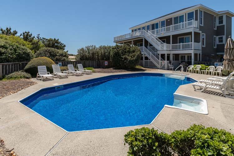 6 BR : 5.1 BA in COROLLA