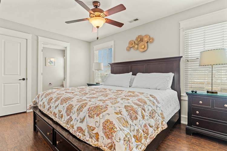 1st Floor King with Private Bath