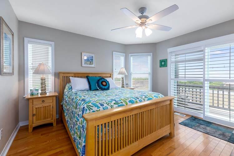 1st Floor Queen with Private Bath