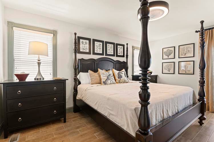 1st Floor King with Private Bath