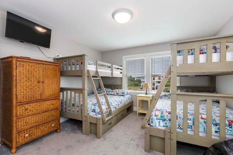 1st Floor Pyramid Bunks with Shared Bath