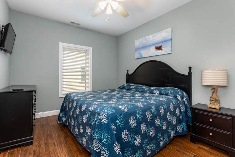 1st Floor King with Private Bath (12)